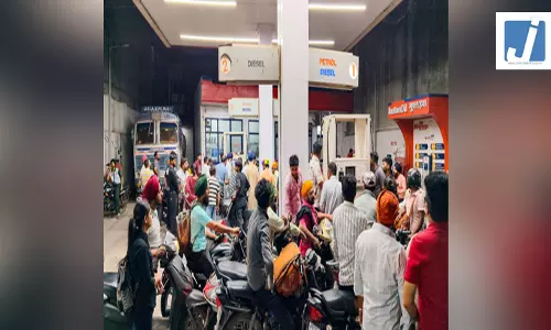 अमेरिका, यूएई, ऑस्ट्रेलिया और पाकिस्तान में ईंधन की कीमतों में भारी वृद्धि के बावजूद भारत में कीमतें स्थिर अमेरिका, यूएई, ऑस्ट्रेलिया और पाकिस्तान में ईंधन की कीमतों में भारी वृद्धि के बावजूद भारत में कीमतें स्थिर