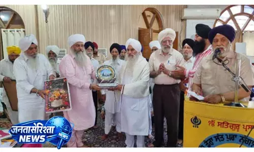 Jammu: धार्मिक उत्सव में श्रद्धालुओं ने भाग लेकर आस्था का परिचय दिया Jammu: धार्मिक उत्सव में श्रद्धालुओं ने भाग लेकर आस्था का परिचय दिया