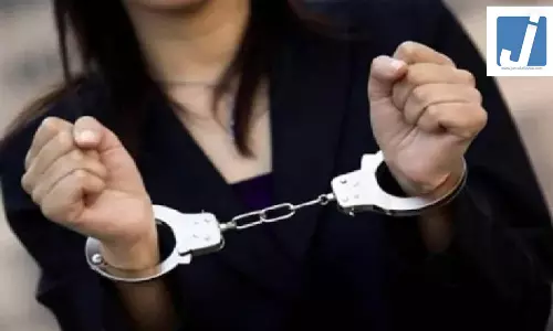 नाबालिग छात्र को दोस्त की भाभी बहला-फुसलाकर लेकर चली गई, होटल में बनाए संबंध, अश्लील फोटो-वीडियो बनाए नाबालिग छात्र को दोस्त की भाभी बहला-फुसलाकर लेकर चली गई, होटल में बनाए संबंध, अश्लील फोटो-वीडियो बनाए