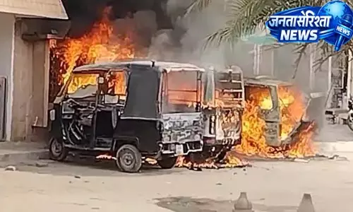 BREAKING: भीषण गर्मी से बड़ा हादसा, 3 वाहनों में लगी आग BREAKING: भीषण गर्मी से बड़ा हादसा, 3 वाहनों में लगी आग