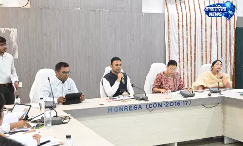 कलेक्टर ने दिए निर्देश, सामुदायिक स्थानों पर अतिक्रमण हटाने करें कड़ी कार्यवाही