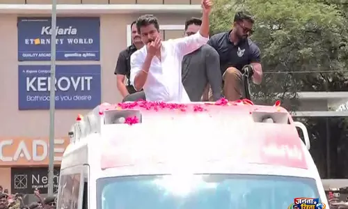 TVK प्रमुख विजय ने TN विधानसभा चुनाव से पहले सैदापेट इलाके में बड़ा रोड शो किया
