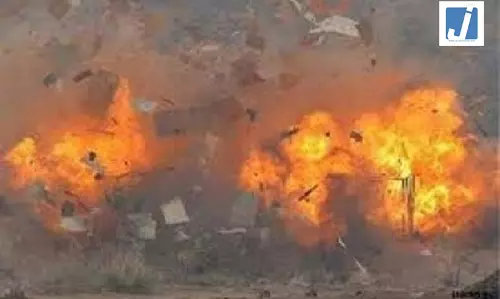 पटाखा फैक्ट्री में भीषण विस्फोट, हादसे में दो मजदूरों की मौत पटाखा फैक्ट्री में भीषण विस्फोट, हादसे में दो मजदूरों की मौत