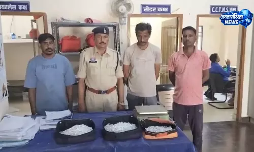 48 लाख की चांदी के साथ बस यात्री गिरफ्तार 48 लाख की चांदी के साथ बस यात्री गिरफ्तार