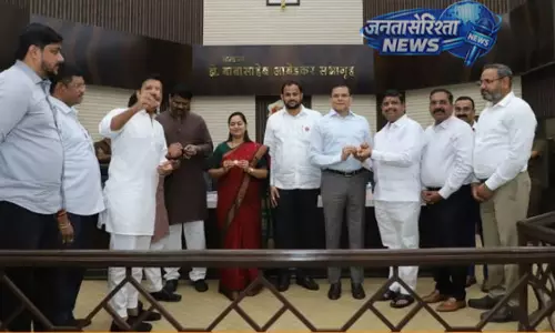 Thane : नगर निगम ने तालमेल बढ़ाने के लिए पार्षदों को आधिकारिक पहचान चिह्न बांटे Thane : नगर निगम ने तालमेल बढ़ाने के लिए पार्षदों को आधिकारिक पहचान चिह्न बांटे