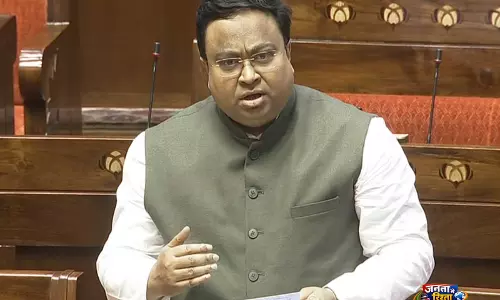 Odisha में 9.8 लाख वोटर नाम हटाने पर विवाद Odisha में 9.8 लाख वोटर नाम हटाने पर विवाद