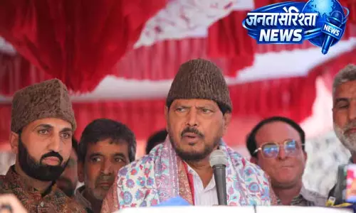 Kashmir में अठावले ने विपक्ष पर हमला किया
