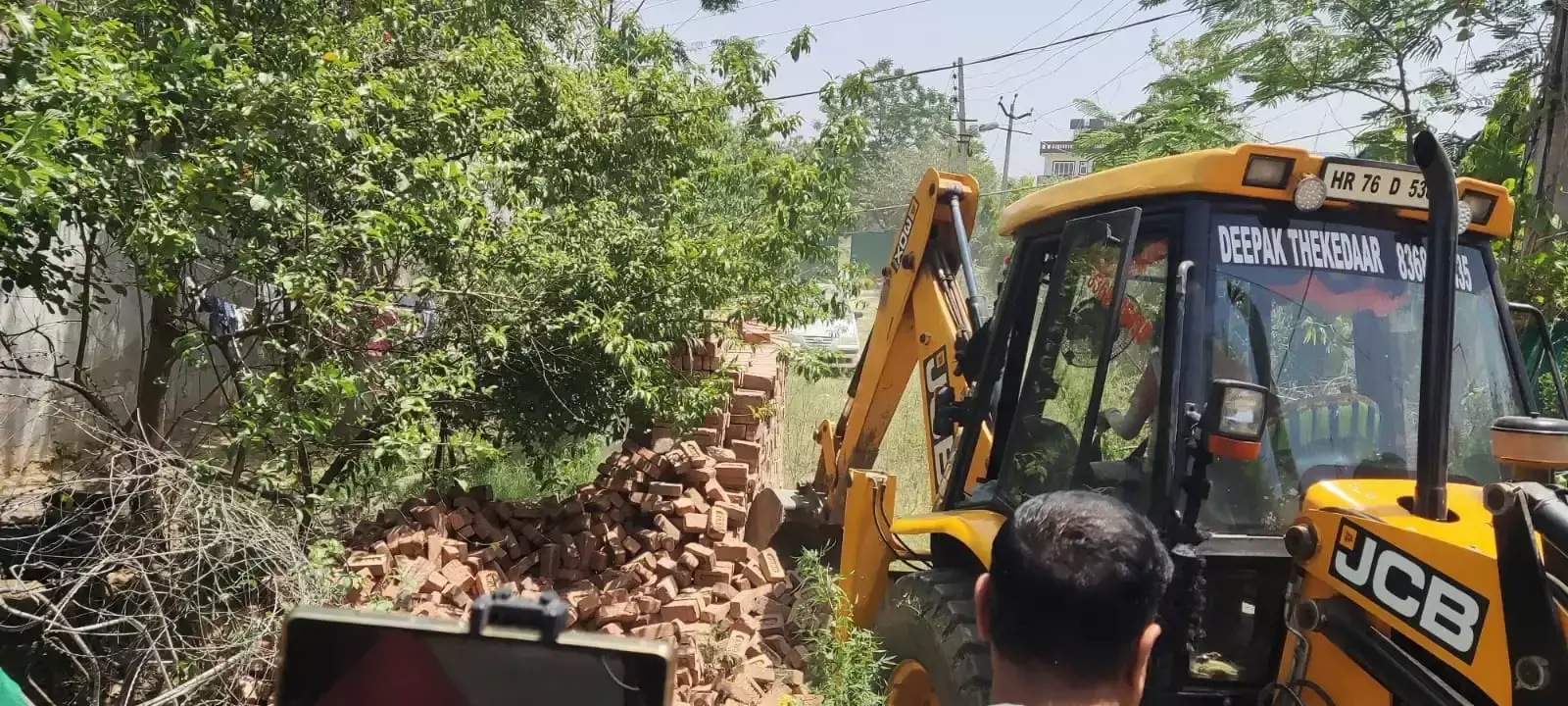 Gurugram: कौशल गैंग के अवैध निर्माणों पर पुलिस का सख्त एक्शन