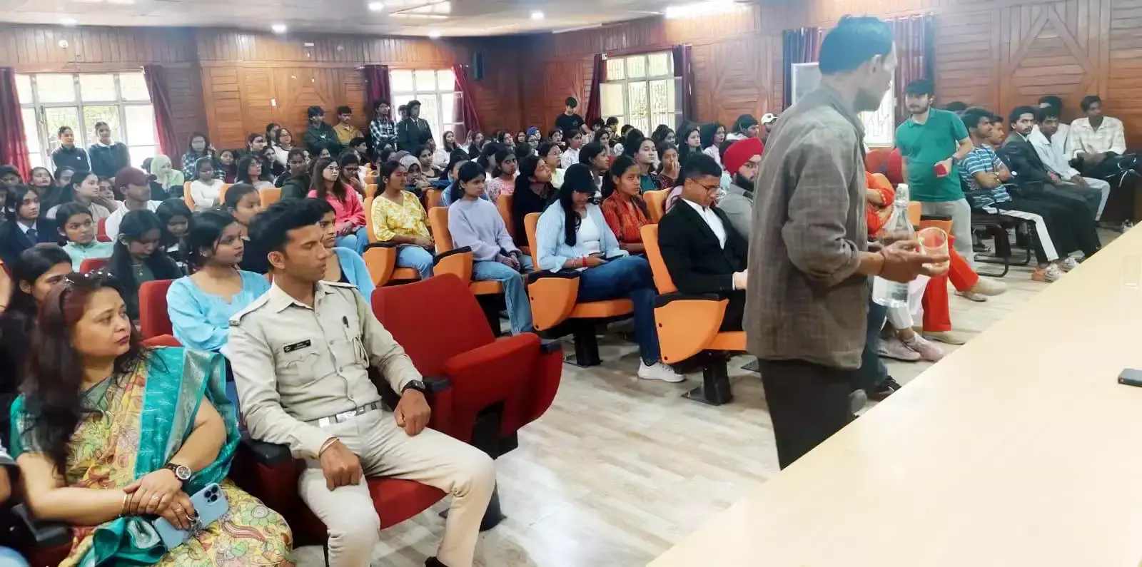 Nainital: नैनीताल में छात्रों को नशे के खिलाफ किया जागरूक Nainital: नैनीताल में छात्रों को नशे के खिलाफ किया जागरूक