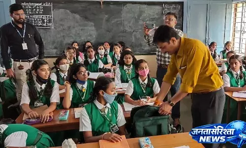 चंडीगढ़ का Govt School जांच के दायरे में, 20 महिला स्टाफ ने टीचर पर लगाया हैरेसमेंट का आरोप चंडीगढ़ का Govt School जांच के दायरे में, 20 महिला स्टाफ ने टीचर पर लगाया हैरेसमेंट का आरोप
