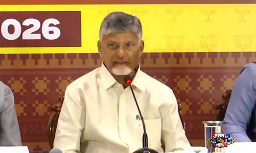 चंद्रबाबू नायडू ने कांग्रेस और DMK पर निशाना साधा चंद्रबाबू नायडू ने कांग्रेस और DMK पर निशाना साधा