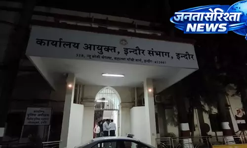 लोकायुक्त की बड़ी कार्रवाई, PWD के दो अधिकारी रिश्वत लेते रंगे हाथ गिरफ्तार लोकायुक्त की बड़ी कार्रवाई, PWD के दो अधिकारी रिश्वत लेते रंगे हाथ गिरफ्तार