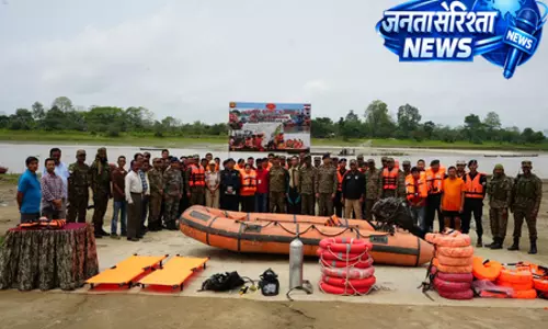 असम: भारतीय सेना और एनडीआरएफ ने बाढ़ राहत के लिए संयुक्त अभ्यास किया असम: भारतीय सेना और एनडीआरएफ ने बाढ़ राहत के लिए संयुक्त अभ्यास किया