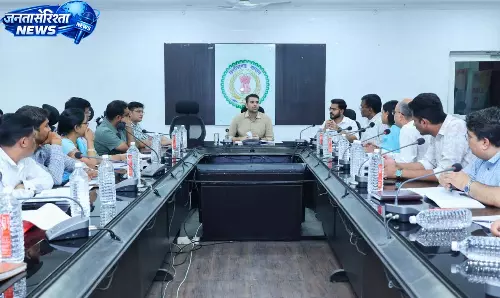 जिला स्वास्थ्य योजनाओं की समीक्षा: कलेक्टर ने गुणवत्ता, समयबद्धता और मॉनिटरिंग पर दिया जोर