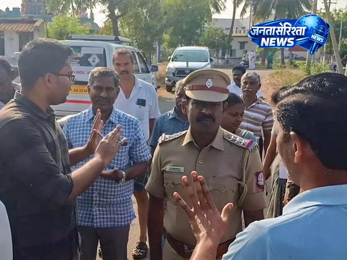 कांग्रेस सांसद के दफ्तर से जब्त 13 लाख नकदी की चोरी, EC फ्लाइंग स्क्वॉड के उड़े होश कांग्रेस सांसद के दफ्तर से जब्त 13 लाख नकदी की चोरी, EC फ्लाइंग स्क्वॉड के उड़े होश