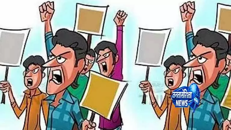 Tamil Nadu: करूर के ग्रामीणों ने मंदिर में प्रवेश पर रोक के खिलाफ प्रदर्शन किया Tamil Nadu: करूर के ग्रामीणों ने मंदिर में प्रवेश पर रोक के खिलाफ प्रदर्शन किया
