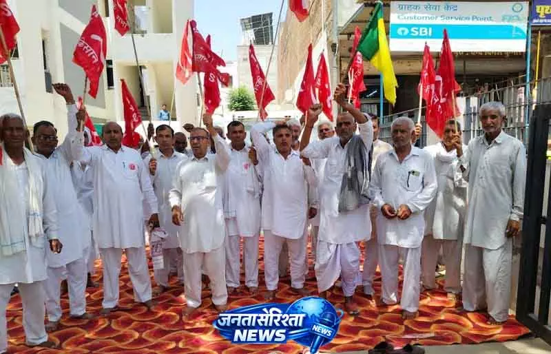 Sirsa और Fatehabad: पेमेंट में देरी के बीच गेहूं खरीद के नए नियमों का विरोध Sirsa और Fatehabad: पेमेंट में देरी के बीच गेहूं खरीद के नए नियमों का विरोध