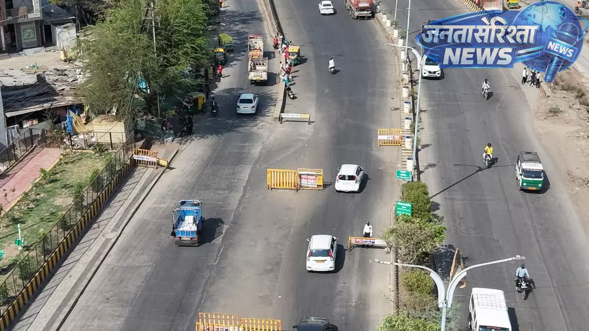 Indore : ट्रैफिक पुलिस की हाई-टेक पहल, शहर में ड्रोन से शुरू हुई हवाई निगरानी Indore : ट्रैफिक पुलिस की हाई-टेक पहल, शहर में ड्रोन से शुरू हुई हवाई निगरानी