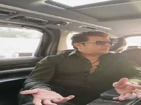 जब स्टेज पर आशा भोसले के पैर में होने लगा था भयंकर दर्द, सोनू निगम ने की थी सिंगर की मदद जब स्टेज पर आशा भोसले के पैर में होने लगा था भयंकर दर्द, सोनू निगम ने की थी सिंगर की मदद