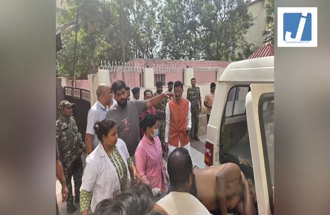 दिनदहाड़े कारोबारी को मारी गोली, सांसद ने कानून-व्यवस्था पर उठाए सवाल दिनदहाड़े कारोबारी को मारी गोली, सांसद ने कानून-व्यवस्था पर उठाए सवाल