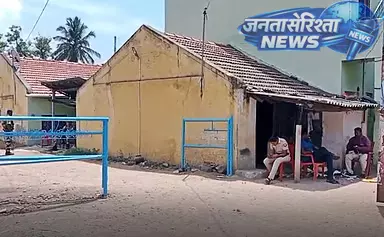 Salem: आयकर विभाग की बड़ी कार्रवाई, मंत्री राजेंद्रन के करीबी लोगों पर छापेमारी से हलचल Salem: आयकर विभाग की बड़ी कार्रवाई, मंत्री राजेंद्रन के करीबी लोगों पर छापेमारी से हलचल