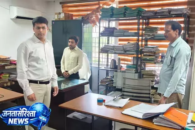 गढ़वा में डीसी अनन्य मित्तल का औचक निरीक्षण गढ़वा में डीसी अनन्य मित्तल का औचक निरीक्षण