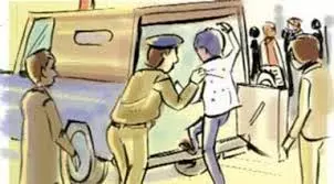Farrukhabad: पुलिस ने ई-रिक्शा चालक से तमंचा बरामद किया Farrukhabad: पुलिस ने ई-रिक्शा चालक से तमंचा बरामद किया
