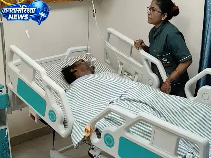 शादी समारोह के दौरान खून-खराबा, बाप-बेटे ने तलवार से किया हमला, एक की मौत शादी समारोह के दौरान खून-खराबा, बाप-बेटे ने तलवार से किया हमला, एक की मौत