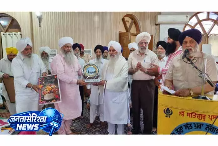 Jammu: धार्मिक उत्सव में श्रद्धालुओं ने भाग लेकर आस्था का परिचय दिया Jammu: धार्मिक उत्सव में श्रद्धालुओं ने भाग लेकर आस्था का परिचय दिया