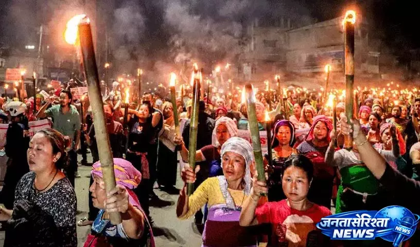 Manipur में मशाल रैली के दौरान प्रदर्शनकारियों की पुलिस से झड़प Manipur में मशाल रैली के दौरान प्रदर्शनकारियों की पुलिस से झड़प