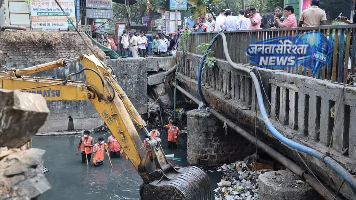 Thane : बाढ़ रोकथाम तेज, 186 किमी ड्रेनेज सफाई का लक्ष्य 31 मई तक Thane : बाढ़ रोकथाम तेज, 186 किमी ड्रेनेज सफाई का लक्ष्य 31 मई तक