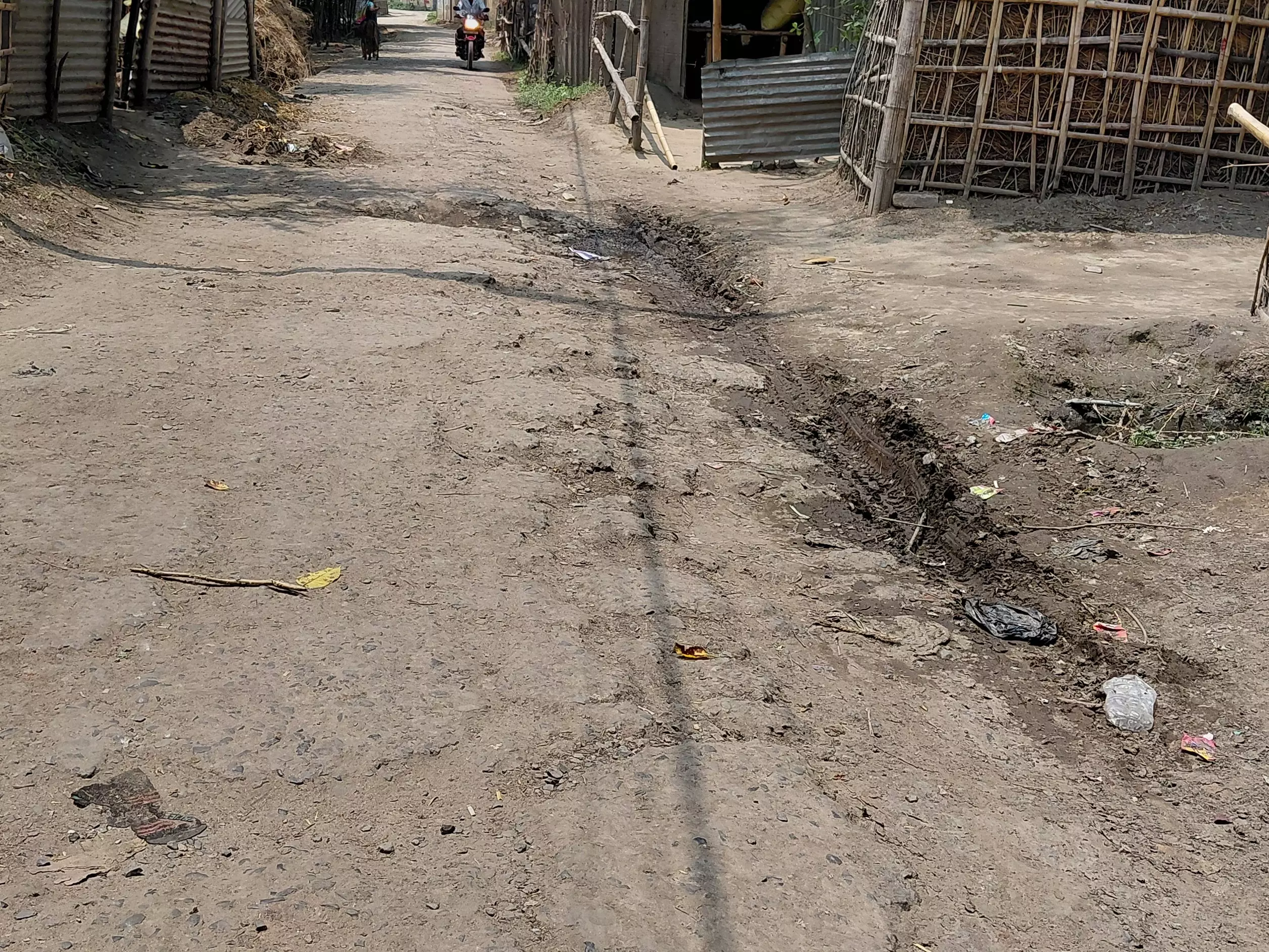 Farrukhabad: सातनपुर में सड़क सुधार की मांग तेज Farrukhabad: सातनपुर में सड़क सुधार की मांग तेज