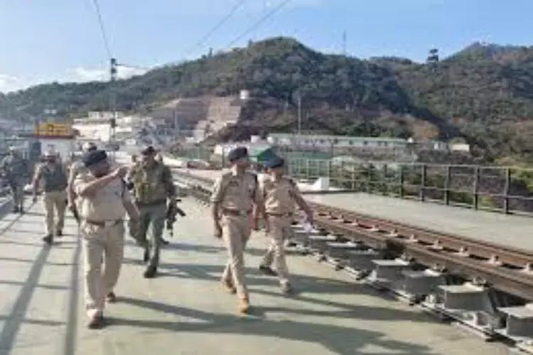 Jammu: रेलवे आर्च ब्रिज की सुरक्षा जांच में पहुंचे एसएसपी Jammu: रेलवे आर्च ब्रिज की सुरक्षा जांच में पहुंचे एसएसपी