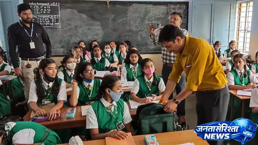 चंडीगढ़ का Govt School जांच के दायरे में, 20 महिला स्टाफ ने टीचर पर लगाया हैरेसमेंट का आरोप चंडीगढ़ का Govt School जांच के दायरे में, 20 महिला स्टाफ ने टीचर पर लगाया हैरेसमेंट का आरोप