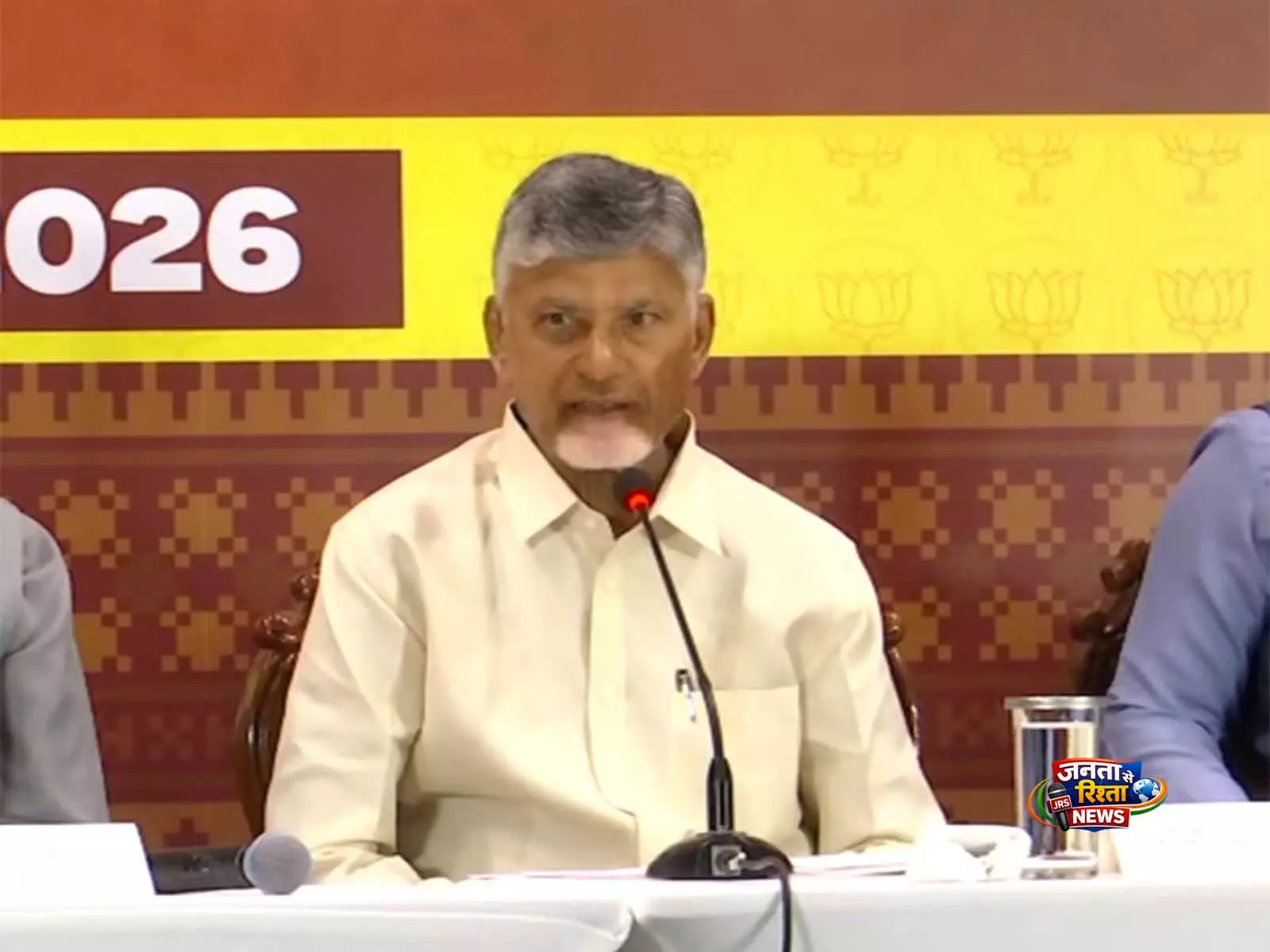 चंद्रबाबू नायडू ने कांग्रेस और DMK पर निशाना साधा चंद्रबाबू नायडू ने कांग्रेस और DMK पर निशाना साधा