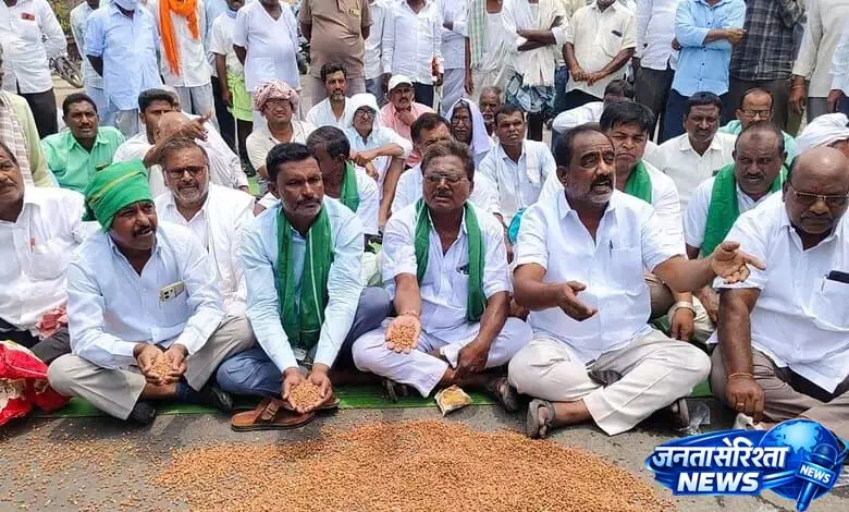Adilabad आंदोलन: किसानों ने चना खरीद के मुद्दे पर तुरंत कार्रवाई की मांग की Adilabad आंदोलन: किसानों ने चना खरीद के मुद्दे पर तुरंत कार्रवाई की मांग की