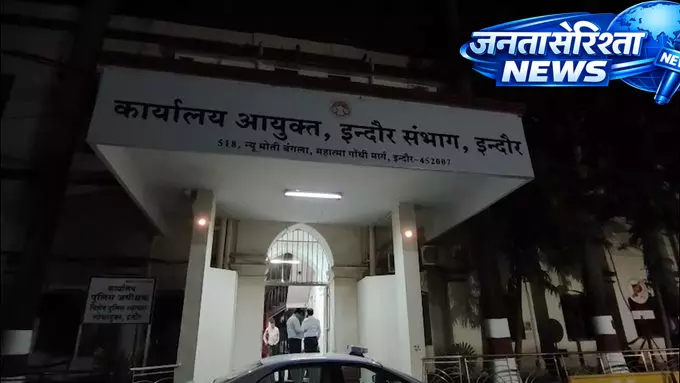 लोकायुक्त की बड़ी कार्रवाई, PWD के दो अधिकारी रिश्वत लेते रंगे हाथ गिरफ्तार लोकायुक्त की बड़ी कार्रवाई, PWD के दो अधिकारी रिश्वत लेते रंगे हाथ गिरफ्तार