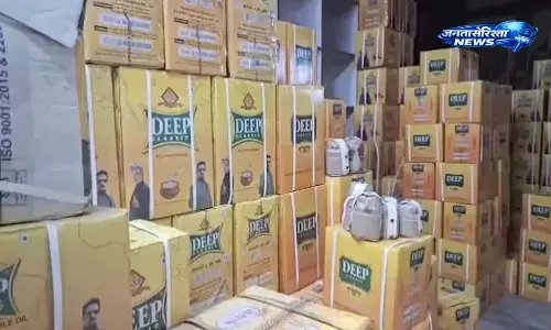 एक्सपायरी घी बेच रहा था दुकानदार, स्वास्थ्य विभाग ने मारी रेड