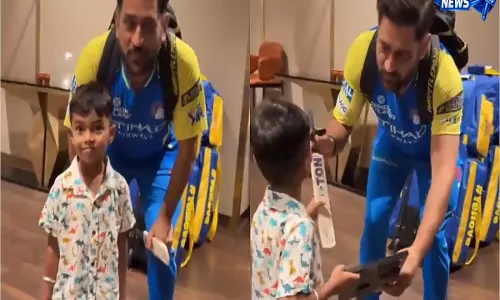 एमएस धोनी ने MI मैच से पहले युवा फैन के साथ दिल को छू लेने वाला पल शेयर, वीडियो वायरल