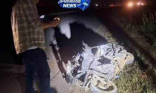 Gurugram पटौदी बाईपास पर तेज रफ्तार कैंटर से हादसा, दो की मौत Gurugram पटौदी बाईपास पर तेज रफ्तार कैंटर से हादसा, दो की मौत