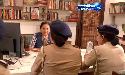Chandigarh पुलिस ने मधु किश्वर के दिल्ली ऑफिस में की छापेमारी Chandigarh पुलिस ने मधु किश्वर के दिल्ली ऑफिस में की छापेमारी