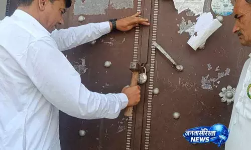 किसानों ने ताला तोड़ा, Sirsa गांव में घर फिर से बनाया