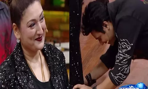 मामी Sunita Ahujas के पैरों में गिरे Krishna Abhishek, लाफ्टर शेफ्स 3 के सेट पर सरप्राइज एंट्री - VIDEO मामी Sunita Ahujas के पैरों में गिरे Krishna Abhishek, लाफ्टर शेफ्स 3 के सेट पर सरप्राइज एंट्री - VIDEO
