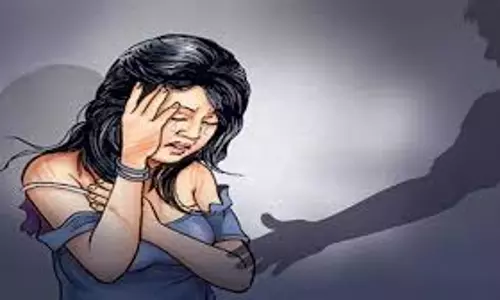 Nawabganj: युवती से छेड़छाड़, मारपीट व ब्लैकमेल की धमकी, आरोपी फरार Nawabganj: युवती से छेड़छाड़, मारपीट व ब्लैकमेल की धमकी, आरोपी फरार