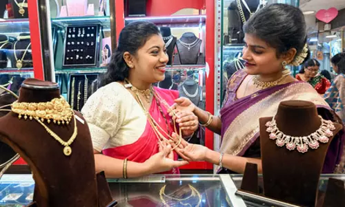 अमेरिका-ईरान में सीजफायर बढ़ने के बीच सोने और चांदी में तेजी अमेरिका-ईरान में सीजफायर बढ़ने के बीच सोने और चांदी में तेजी