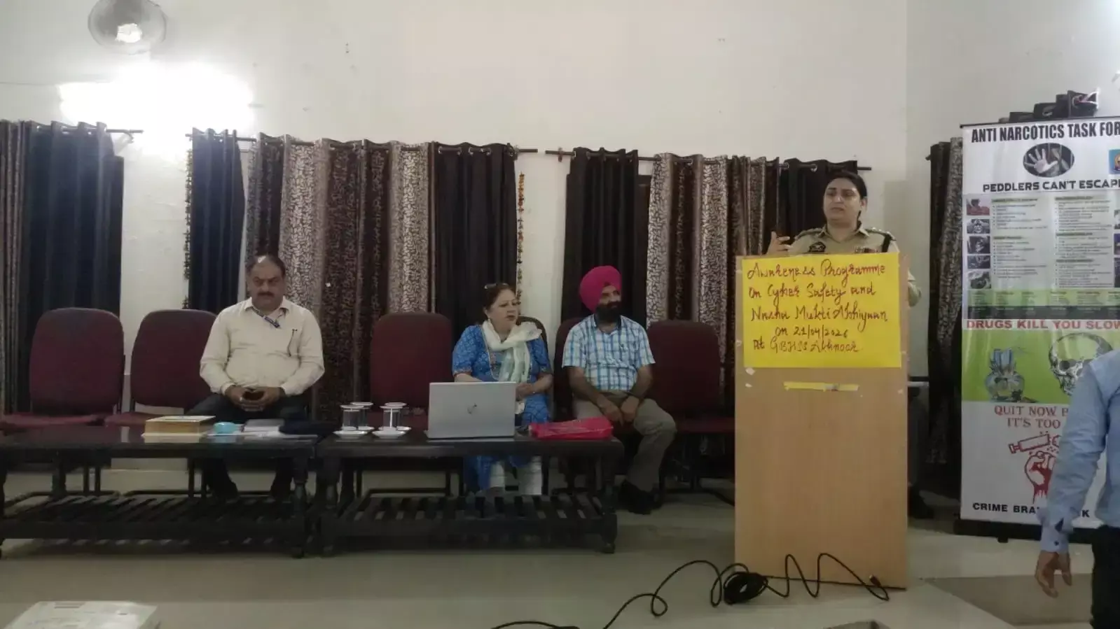 Jammu: नशा और साइबर क्राइम से बचाव पर छात्रों को प्रशिक्षण Jammu: नशा और साइबर क्राइम से बचाव पर छात्रों को प्रशिक्षण