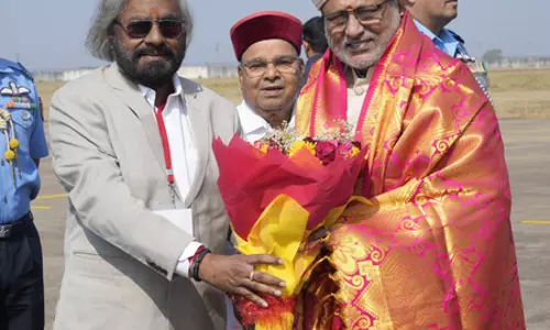 कर्नाटक पहुंचे उपराष्ट्रपति राधाकृष्णन, राज्यपाल और मंत्री ने किया गर्मजोशी से स्वागत कर्नाटक पहुंचे उपराष्ट्रपति राधाकृष्णन, राज्यपाल और मंत्री ने किया गर्मजोशी से स्वागत