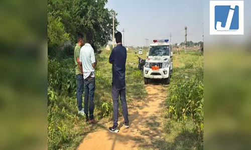 जमीन कारोबारी की हत्या का आरोपी शूटर मुठभेड़ के बाद गिरफ्तार, दोनों पैरों में लगी गोली जमीन कारोबारी की हत्या का आरोपी शूटर मुठभेड़ के बाद गिरफ्तार, दोनों पैरों में लगी गोली
