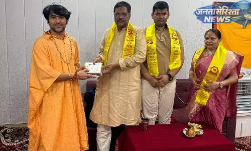 पूर्व CJI बी. आर. गवई ने बागेश्वर धाम में किए दर्शन, धीरेंद्र शास्त्री से की मुलाकात