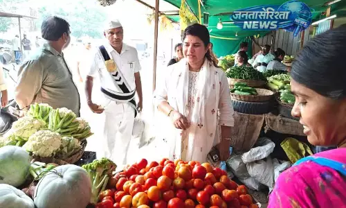 Andhra : कलेक्टर ने रायथू बाजार का औचक निरीक्षण किया Andhra : कलेक्टर ने रायथू बाजार का औचक निरीक्षण किया